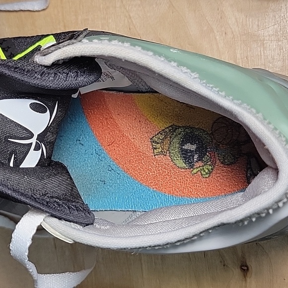 Nike Lebron 18 x Space Jam Bugs vs Marvin Shoes - Picture 8 of 10